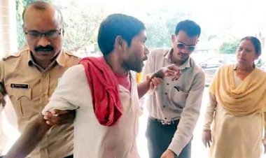 कलेक्टर जनदर्शन में युवक ने खुद पर पेट्रोल डालकर की आत्मदाह की कोशिश, जमीन संबंधी शिकायत पर सुनवाई नहीं होने का आरोप, मचा हड़कंप