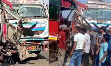 छत्तीसगढ़ में दर्दनाक हादसा, यात्री बस और ट्रक में जोरदार टक्कर, चालक का टूटा पैर, मची चीखपुकार, कई लोग बुरी तरह घायल, इलाज जारी