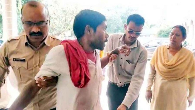 कलेक्टर जनदर्शन में युवक ने खुद पर पेट्रोल डालकर की आत्मदाह की कोशिश, जमीन संबंधी शिकायत पर सुनवाई नहीं होने का आरोप, मचा हड़कंप