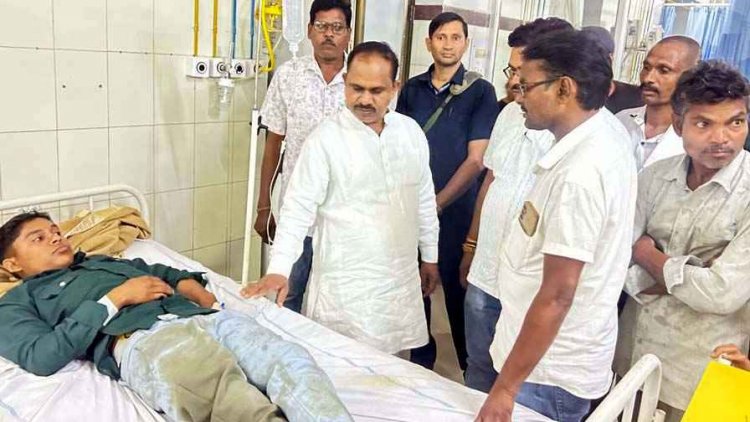 ट्रेन हादसे में 8 लोगो की मौत, मृतकों के परिजनों को मिलेगा 10 लाख, हेल्पलाइन नंबर जारी, विधायक अटल श्रीवास्तव पहुंचे अस्पताल