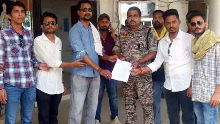 छत्तीसगढ़ महतारी पर अपशब्द, युवाओं में आक्रोश, अपमानजनक टिप्पणी:से गुस्साए युवा पहुंचे थाना, 2 लोगों के खिलाफ FIR दर्ज करने की मांग