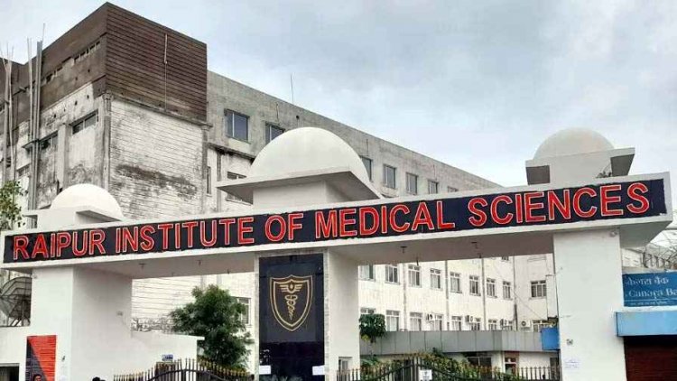 रायपुर की रिम्स हॉस्पिटल में शव को बंधक बनाने का लगा आरोप, मृत नाबालिग लड़की का पिता थाना में लगा रहा इंसाफ की गुहार