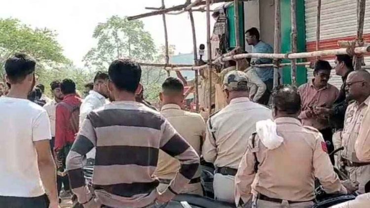 दवा दुकान को दारु शॉप में बदल दिया आधी रात, ‘प्रीमियम शराब शॉप’ का बोर्ड देख भड़क उठे लोग, हंगामे के बाद बंद, उग्र आंदोलन की चेतावनी