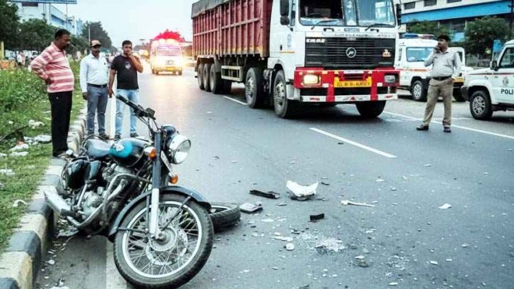 खड़ी ट्रक सें टकराई बाइक, ग्रामीण की मौके पर मौत, इधर ट्रेलर ने बुलेट को मारी टक्कर, बाप-बेटे की हालत नाजुक, ड्राइवर पर मामला दर्ज