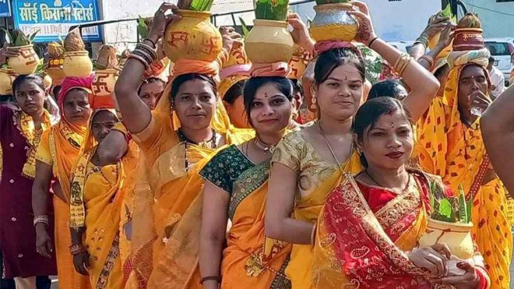 नवापारा में निकली भव्य कलश शोभायात्रा, श्रीराधाकृष्ण मंदिर का शताब्दी समारोह, शहर में हुआ अभूतपूर्व स्वागत, धर्म ध्वजा फहराते चले घोड़े