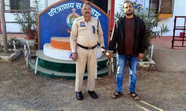 अभनपुर थाना क्षेत्र में फर्जी दस्तावेजों से 48 सिम बिक्री करने वाले आरोपी को पुलिस ने किया गिरफ्तार कर भेजा सलाखों के पीछे