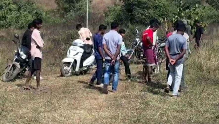 शिकार करने गए दो ग्रामीणों की संदिग्ध मौत, करंट लगने की आशंका; साथियों ने बचने शव छिपाने का आरोप, हिरासत में 4 आरोपी, जांच में जुटी पुलिस