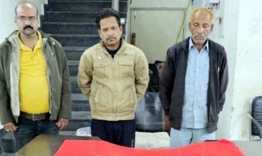 प्रधानमंत्री आवास योजना के नाम पर झांसा देकर ठगी, पुलिस ने तीन शातिर आरोपियों को किया गिरफ्तार, जेवरात और मोटरसाइकिल जब्त