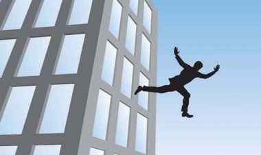 रायपुर की कॉलोनी में युवक ने 8वीं मंजिल से कूदकर दे दी जान, इलाके में दहशत का माहौल, हत्या या आत्महत्या?, जांच मेें जुटी पुलिस