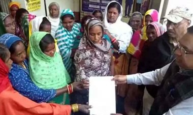 शिक्षक पर गोठान की जमीन पर कब्जा करने का आरोप, ग्रामीणों ने आक्रोश, अतिक्रमण मुक्त कराने कलेक्टर से लगाई इंसाफ की गुहार