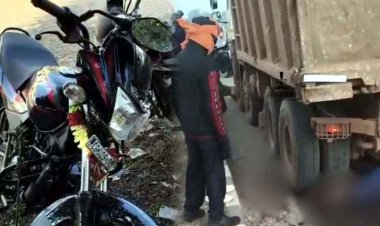 हाइवा ने बाइक सवारों को मारी जोरदार टक्कर, महानदी में मछली पकड़ने जा रहे पिता-पुत्र समेत 3 की मौके पर मौत, ड्राइवर फरार, वाहन जप्त