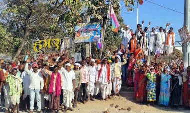 गरियाबंद जिला में 10 गांवों के मंदाग मूडा ग्रुप सभा राजगोंड़ समाज का ऐतिहासिक फैसला, नशे के खिलाफ सड़कों पर उतरे हजारों लोग