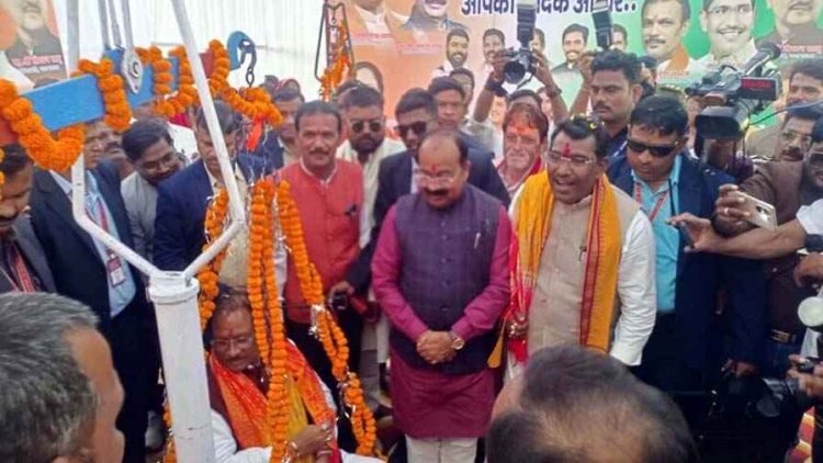 सिरकट्टी आश्रम में मुख्यमंत्री विष्णु देव साय ने की धर्मध्वजा स्थापना, राजिम में विकास कार्यों और गीता प्रेस का किया उद्घाटन