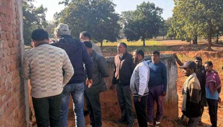 मध्यान्ह भोजन के समय लापरवाही भारी: खेलते-खेलते निर्माणाधीन मकान में पहुंचा छात्र, छज्जा गिरने से स्टूडेंट की दर्दनाक मौत, क्षेत्र में शोक की लहर