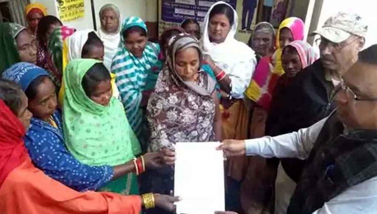 शिक्षक पर गोठान की जमीन पर कब्जा करने का आरोप, ग्रामीणों ने आक्रोश, अतिक्रमण मुक्त कराने कलेक्टर से लगाई इंसाफ की गुहार