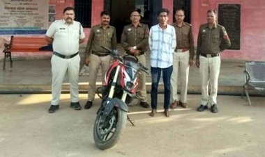 चौपाटी में चाकूबाजी, धक्का लगने पर मोमोज खा रहे युवक पर हमला, बहन के सामने पेट में घोंपा चाकू, एक नाबालिग समेत दो आरोपी गिरफ्तार