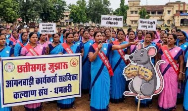 धमतरी और महासमुंद में आंगनवाड़ी दीदियों का हल्लाबोल: ‘मुसवा होंगे बदनाम’ गीत गाकर सरकार को दिखाया आईना!, कहा - हमारे साथ धोखा