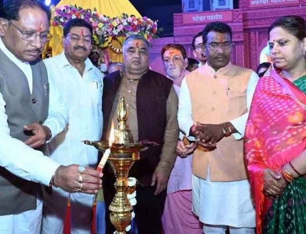 राजिम कुंभ कल्प 2026 के समापन पर मुख्यमंत्री विष्णु देव साय की गरिमामयी उपस्थिति, अनुराग शर्मा नाइट्स की जादुई आवाज से झूम उथे लोग