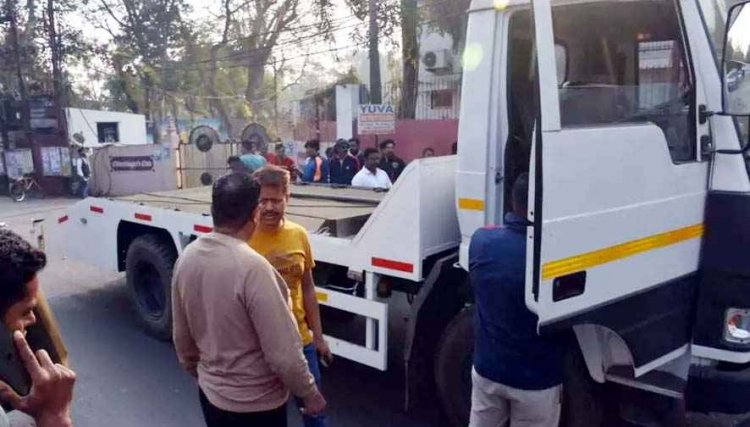 मुख्यमंत्री निवास के पास स्कूल जा रहे भाई-बहन को ट्रैफिक पुलिस की गाड़ी ने मारी टक्कर, 14 वर्षीय छात्र की मौत, फरार ड्राइवर की तलाश