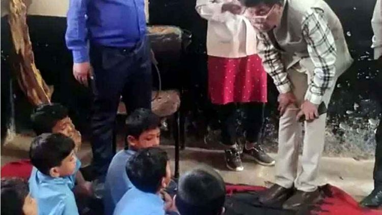 स्कूल में पत्ता गोभी सब्जी खाने के बाद 24 बच्चों की बिगड़ी तबीयत, फूड प्वाइजनिंग की आशंका; स्वास्थ्य विभाग की टीम ने किया दौरा