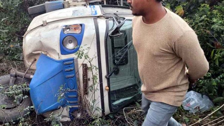 नहाने जा रहे नाबालिग छात्र को ऑटो ने मारी जोरदार टक्कर, इलाज के दौरान मौत की खबर सुनकर ड्राइवर फरार, परिजनों और स्कूल में शोक का माहौल