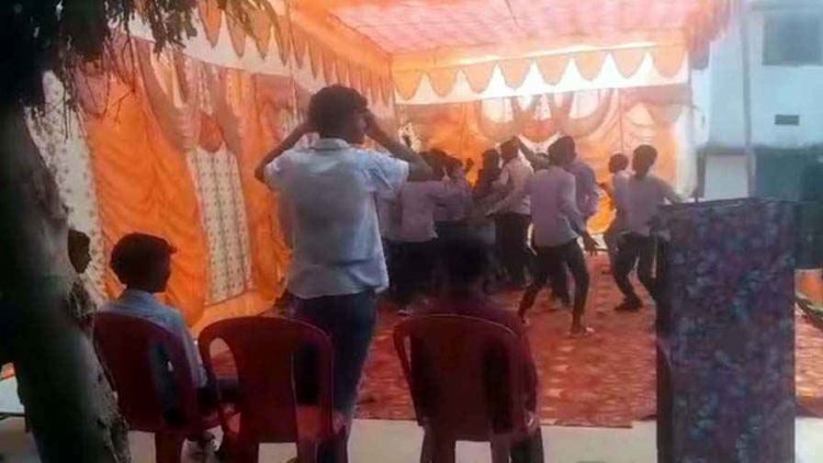 भोजपुरी गाने पर पीएम श्री स्कूल के छात्रों संग डांस करना प्रभारी प्राचार्य को पड़ा महंगा, Viral Video के आधार पर प्रिसिपल बसंत गुप्ता सस्पेंड