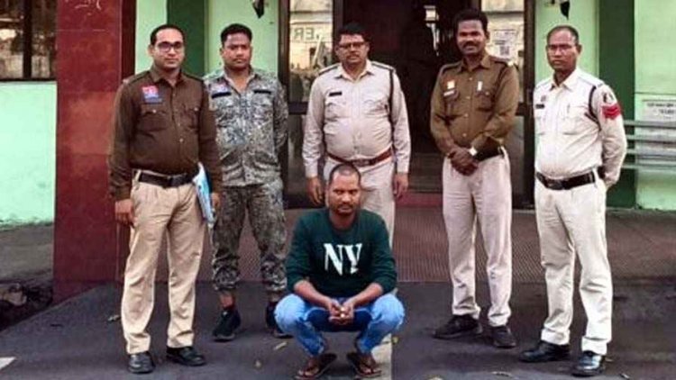 युवती से दुष्कर्म के बाद ब्लैकमेलिंग की कोशिश, आरोपी प्लांटकर्मी पंकज गिरफ्तार, मोबाइल से आपत्तिजनक वीडियो बरामद