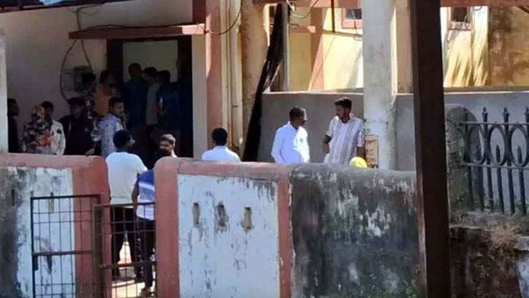 पिता को चाय पिलाकर पढ़ने जा रही हूँ कहकर कमरे में गई 8वीं की छात्रा; मां की साड़ी से लटकी मिली लाश, गांव और स्कूल में पसरा मातम