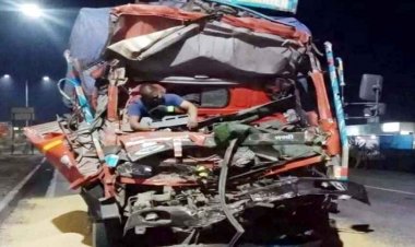 NH 130 में दर्दनाक हादसा, ब्रेकडाउन हाइवा को आधी रात तेज रफ्तार ट्रक ने मारी जोरदार टक्कर, ड्राइवर की मौके पर ही मौत, वाहन चकनाचुर