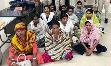 बिलासपुर-चेन्नई एक्सप्रेस में दबाव और बहस कर अवैध वसूली का आरोप, आरपीएफ ने 12 किन्नरों को किया गिरफ्तार, यात्रियों से मिली शिकायत पर एक्शन