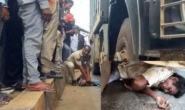 नवापारा में रफ्तार का कहर, रेत लदे हाईवा ने बाइक सवार को मारी टक्कर, मौके पर तोड़ा दम, 200 मीटर तक घसीटा शव, लगातार हादसों से क्षेत्र में दहशत