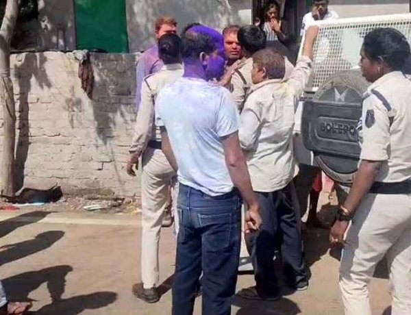 नशे में धुत युवकों का पुलिस टीम पर हमला, अपराधियों ने टीआई और पुलिसकर्मियों की पिटाई, महिला आरक्षक की फाड़ी वर्दी, दो आरोपी गिरफ्तार