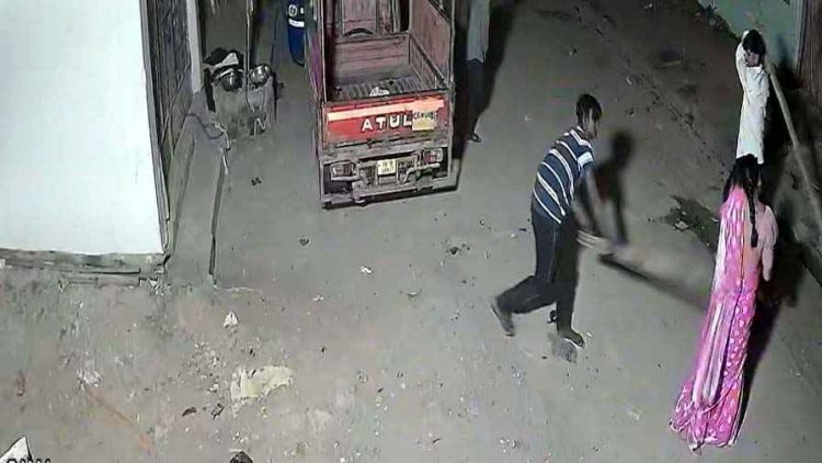 महिला और उसके पति पर बदमाशों ने किया लाठी-डंडों से जानलेवा हमला, CCTV में कैद पूरी वारदात वायरल, पुलिस की हिरासत में एक आरोपी