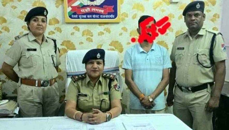 फोटो काॅपी और ऑनलाइन सेंटर पर RPF का छापा, 4 दिनों में 7 कालाबाजारी करने वालों को दबोचा, रेलवे टिकटों की कालाबाजारी का दलाल गिरफ्तार