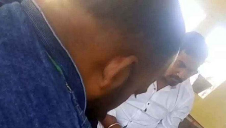 जुआ खेलते दिखे छत्तीसगढ़ बीजेपी के ये नेता, खुद रील बना लिखा “हमारा दबदबा है, कोई हाथ नहीं लगा सकता”, वीडियो वायरल, गिरफ्तारी की उठ रही मांग