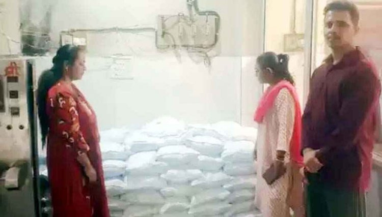 धमतरी में ‘OCENO’ ब्रांड के पानी पाउच की बिक्री पर लगी रोक, 150 बोरी जब्त, ​बिना अनुमति हो रहा निर्माण, खाद्य एवं औषधि विभाग की बड़ी कार्रवाई