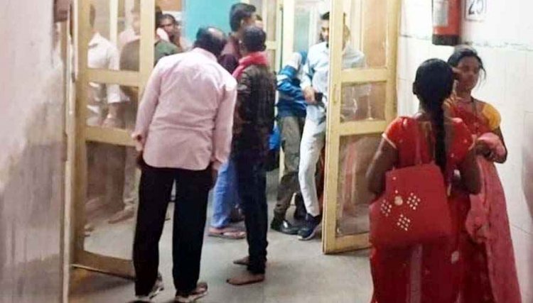 मगरलोड के भरदा से चौथिया जा रही छोटा हाथी वाहन पलटने से 15 से 17 लोगों के घायल होने की आशंका, घायलों को अस्पताल में किया भर्ती, इलाज जारी