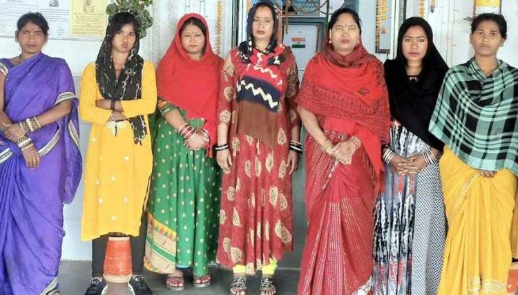 रेल में यात्रियों से अवैध वसूली और अभद्रता का आरोप, हेल्पलाइन पर शिकायत, RPF ने की बड़ी कार्रवाई, 7 नकली किन्नर राजनांदगांव के पास ट्रेन से गिरफ्तार