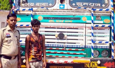 चालान में जब्त ट्रैफिक थाने में खड़ी ट्रक चोरी, महकमे में मचा हड़कंप, पुलिस ने आरोपी वाहन चालक डबलू कुमार यादव को गिरफ्तार कर भेजा जेल