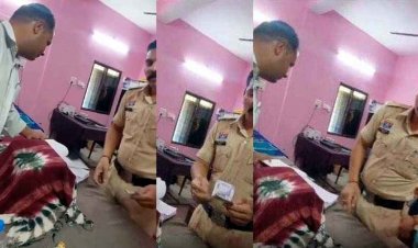 थाने में रिश्वत ले रहे पुलिस कर्मी कैमरे में हो गए कैद, HD वीडियो वायरल होने के बाद मचा हड़कंप, SP ने सब इंस्पेक्टर और सिपाही को किया सस्पेंड