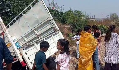 दर्शन कर पहाड़ से नीचे उतर रही श्रद्धालुओं से भरी पिकअप का ब्रेक फेल, बेकाबू होकर पेड़ से टकराई गाड़ी, परिवार के 9 श्रद्धालु घायल, बच्चे की हालत नाजुक