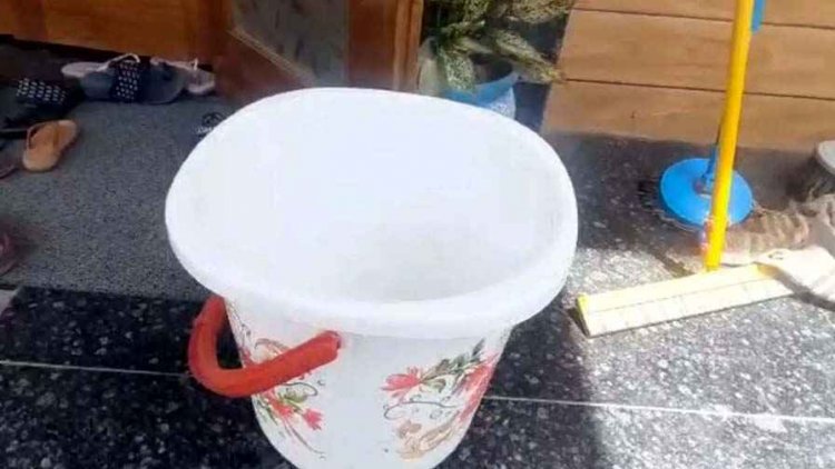 खुला बर्तन बच्चों के लिए जानलेवा साबित, कमरे में रखी पानी से भरी बाल्टी में मिली मासूम की लाश, डूबने से 1 वर्षीय बच्चे की मौत, परिवार में पसरा मातम