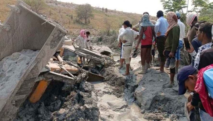 छत्तीसगढ़ में बड़ा दर्दनाक हादसा, राखड़ डैम फूटने से JCB ड्राइवर की मौत, मलबे में दबा वाहन, परिवार में पसरा मातम, ग्रामीणों में आक्रोश, सुरक्षा पर उठे सवाल