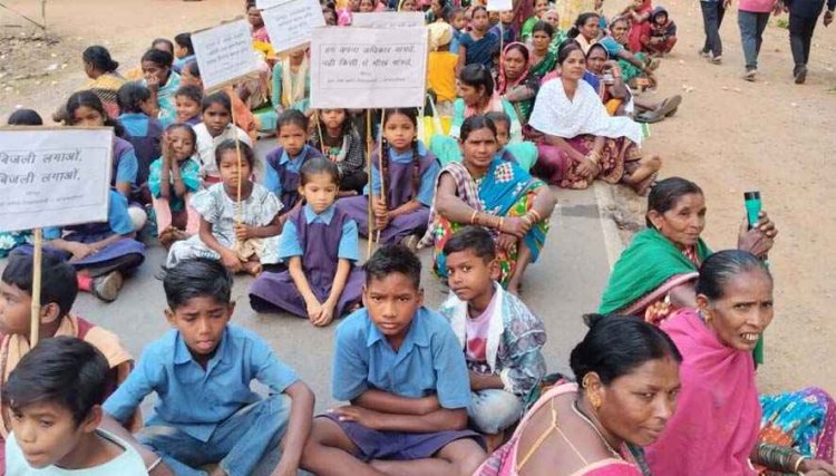 मूलभूत सुविधाओं के लिए के लिए ग्रामीणों का नेशनल हाईवे 130 सी मैनपुर देवभोग मार्ग में सुबह 4 बजे से अनिश्चितकालीन चक्काजाम, पुल-सड़क-बिजली की मांग तेज