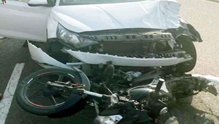 नवापारा क्षेत्र में तेज रफ्तार कार ने बाइक को मारी जोरदार टक्कर, युवक की इलाज के दौरान मौत, पुलिस ने आरोपी चालक के खिलाड़ किया केस दर्ज