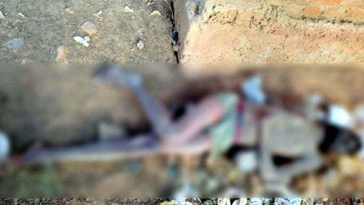 दारु भट्टी के सामने मिली अज्ञात युवक की लाश, इलाके में दहशत का माहौल, ज्यादा शराब पीने से मौत की आशंका, जांच में जुटी अभनपुर पुलिस