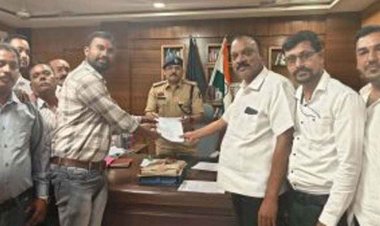 देवभोग नगर पंचायत में लेखापाल से की मारपीट, भड़का कुर्मी समाज, सरकारी दफ्तर के भीतर गुंडागर्दी का आरोप, दोषियों की गिरफ्तारी की मांग कर SP को सौंपा ज्ञापन