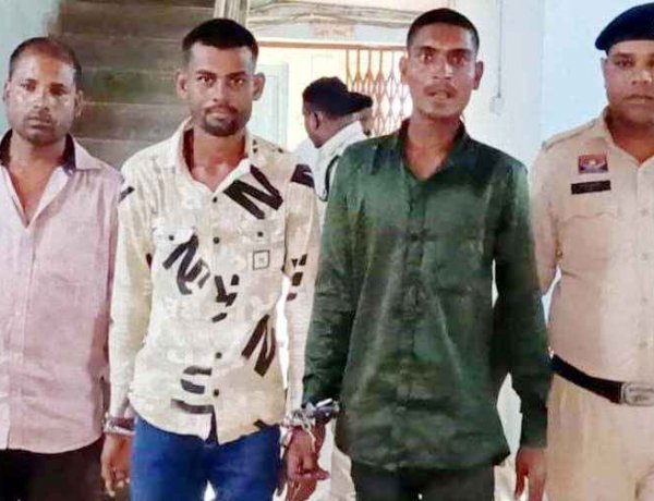 टाटा मैजिक से गौवंश तस्करी का खुलासा, आरंग पुलिस ने दो नाबालिग सहित पांच आरोपियों को गिरफ्तार कर भेजा सलाखों के पीछे, 4 मवेशी बरामद