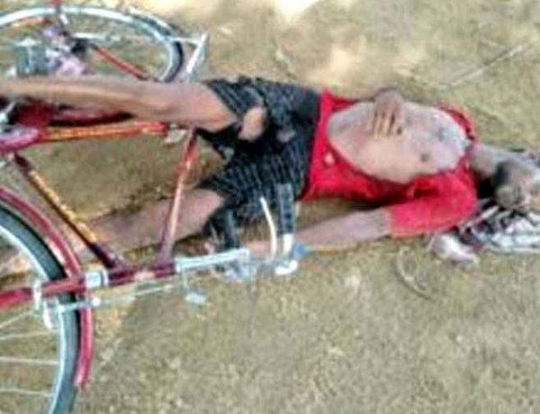 पेड़ के नीचे बैठना पड़ा भारी, आकाशीय बिजली की चपेट में आने से 35 वर्षीय युवक की मौत, गांव में पसरा मातम, अचानक घर पर टूट पड़ा दुखों का पहाड़