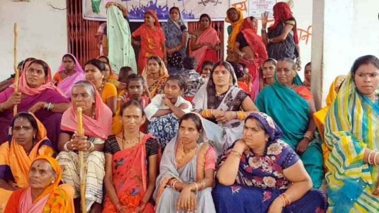 विधायकों के लिए उजड़ गई 77 परिवारों की दुनिया, बुलडोजर कार्रवाई से 1600 लोग बेघर, ग्रामीणों ने पुलिस पर किया पथराव, गांव में एंट्री पर लगी रोक